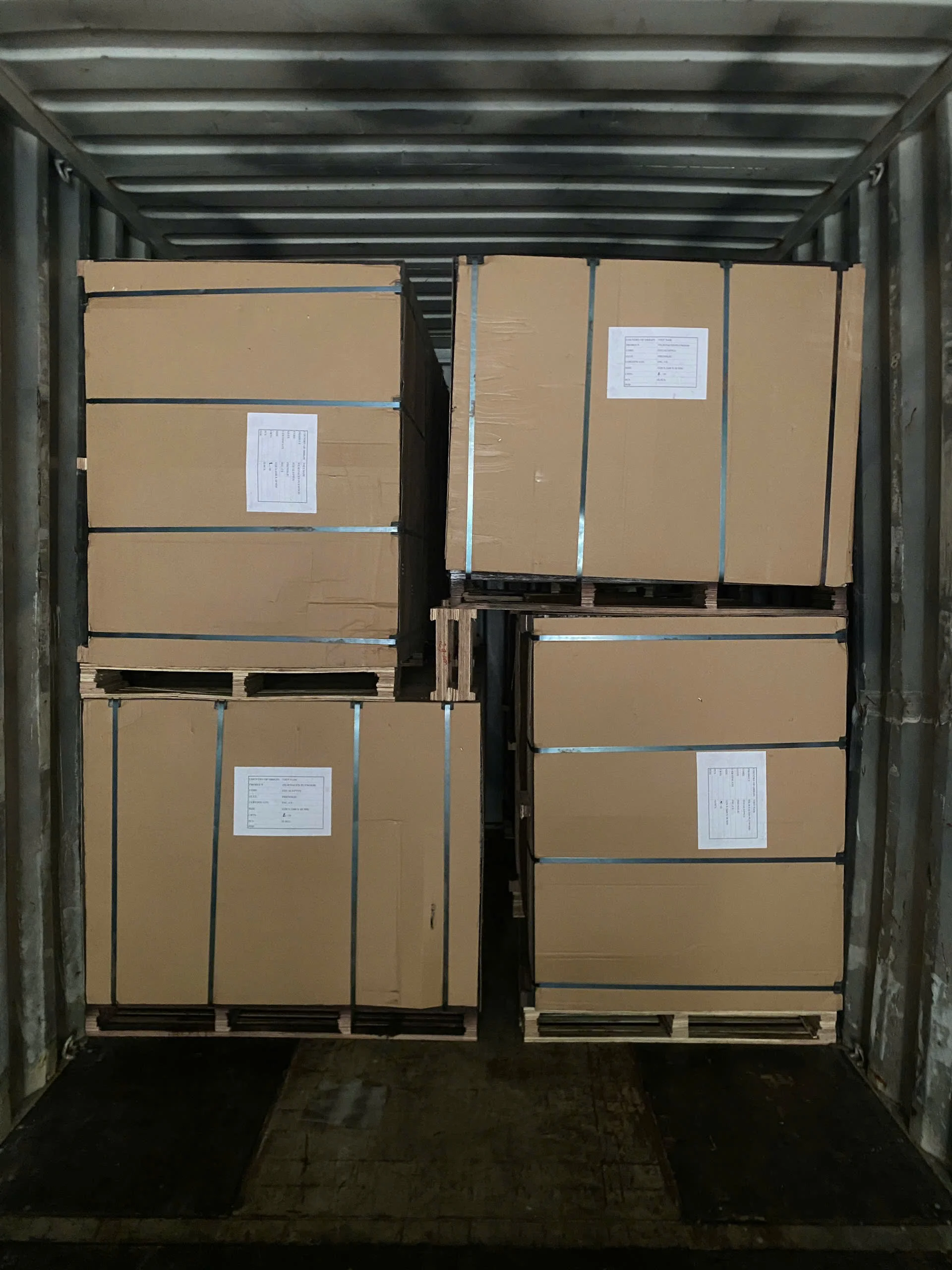loading plywood boards into 40HC container vietnam hcply fob cif export