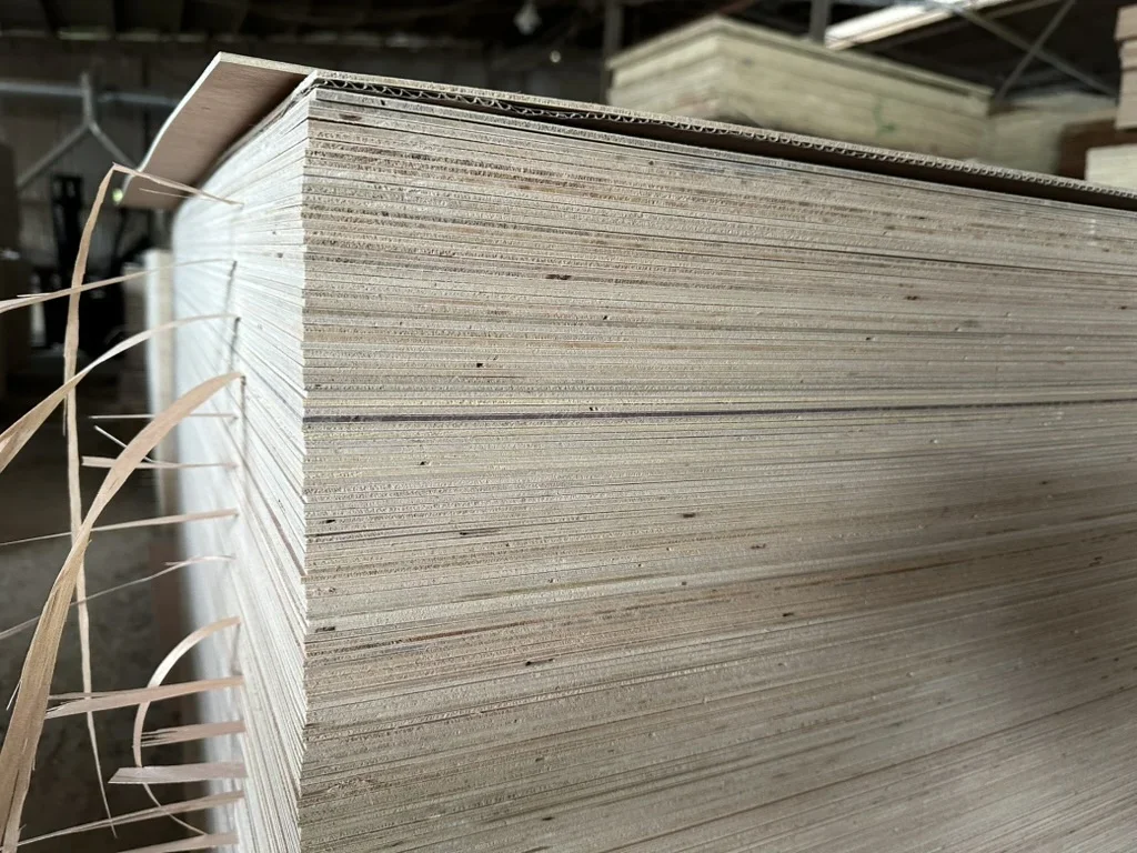 quality control inspection of plywood at Vietnam factory hcply