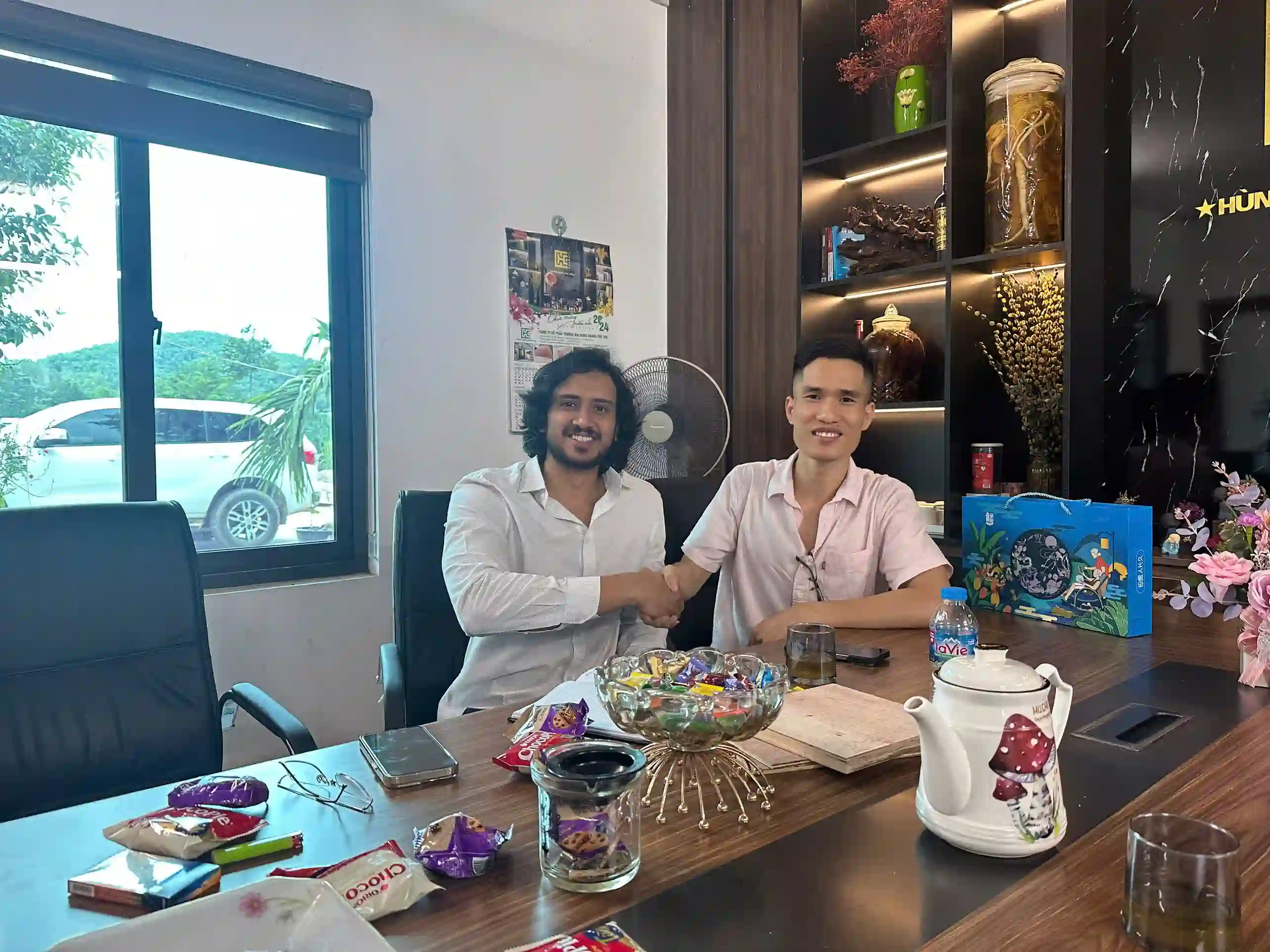 Michael Johnson visiting HCPLY vietnam plywood factory