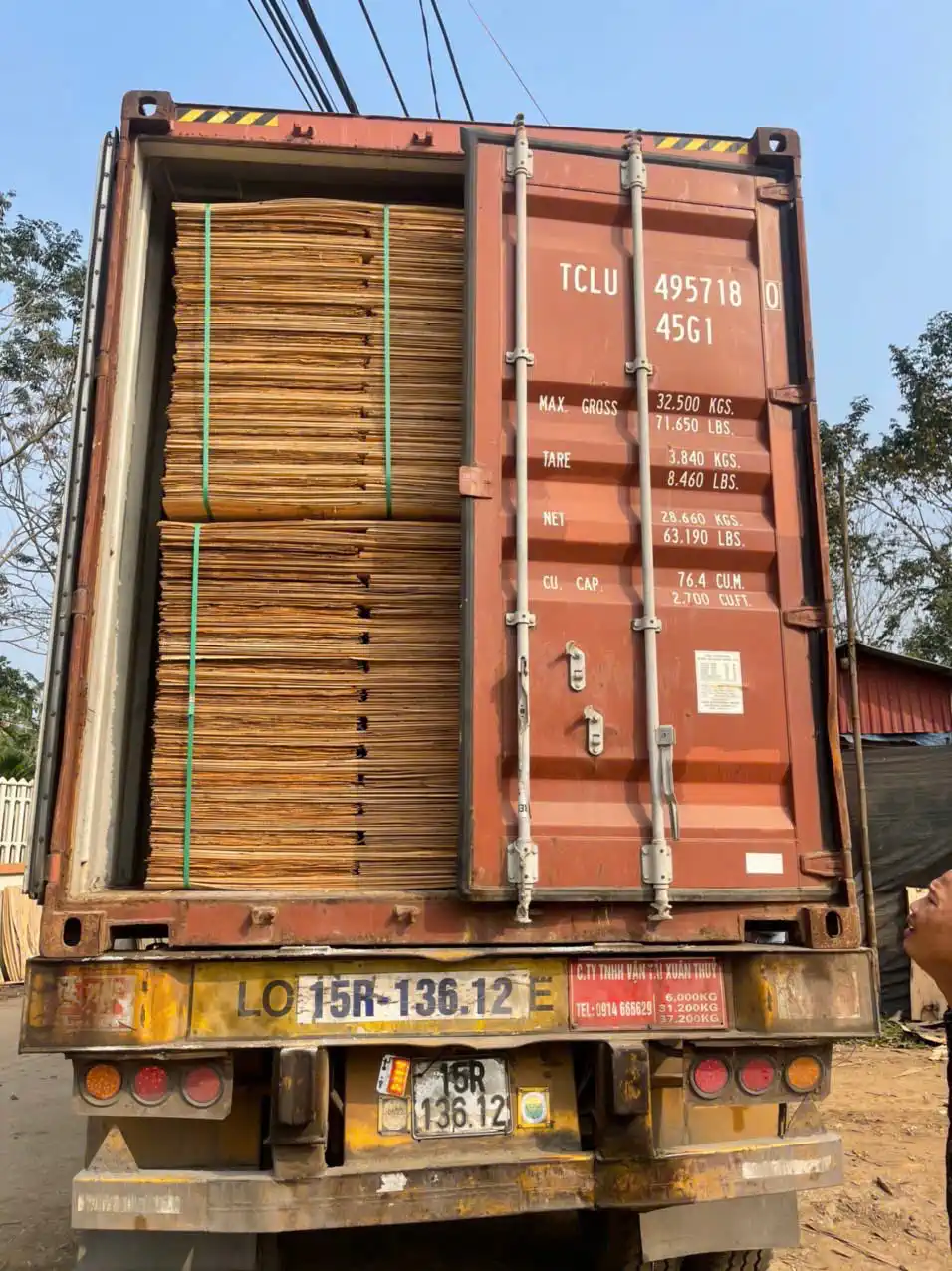 loading plywood boards into 40HC container vietnam hcply freight cost savings