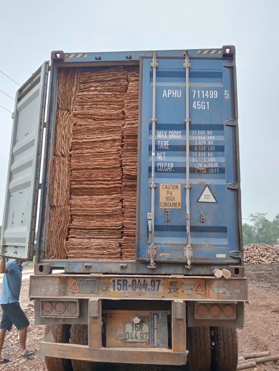 plywood 12mm 18mm full container loading comparison hcply vietnam factory export