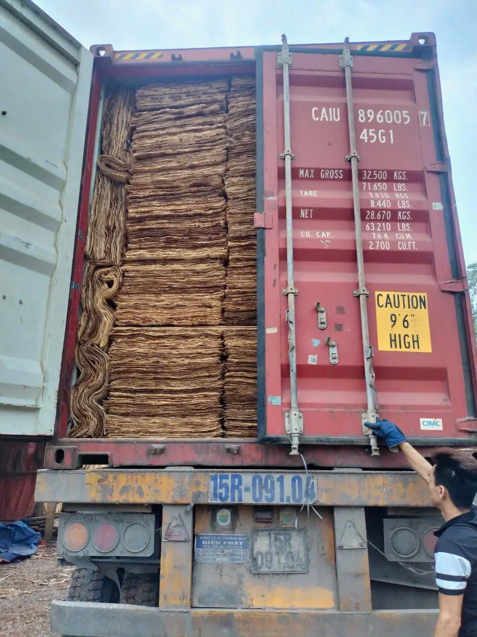 Eucalyptus core plywood packing 1250x2500mm 15 pallets per 40HC container HCPLY Vietnam