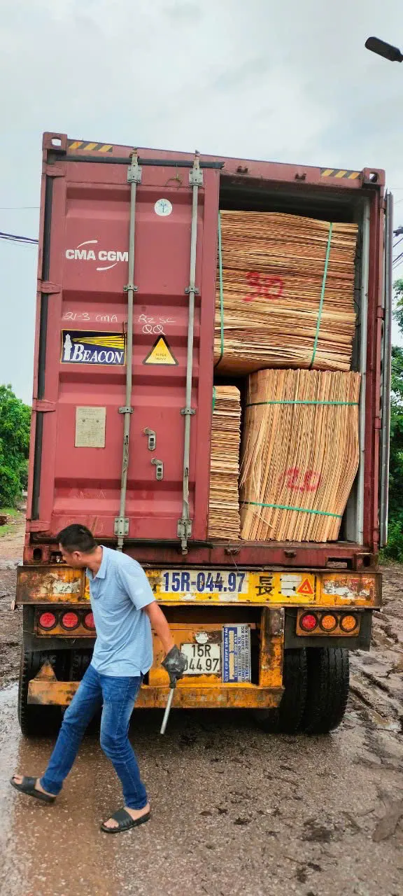 eucalyptus core plywood packing 1220x2440 15 pallets per 40HC container hcply vietnam factory