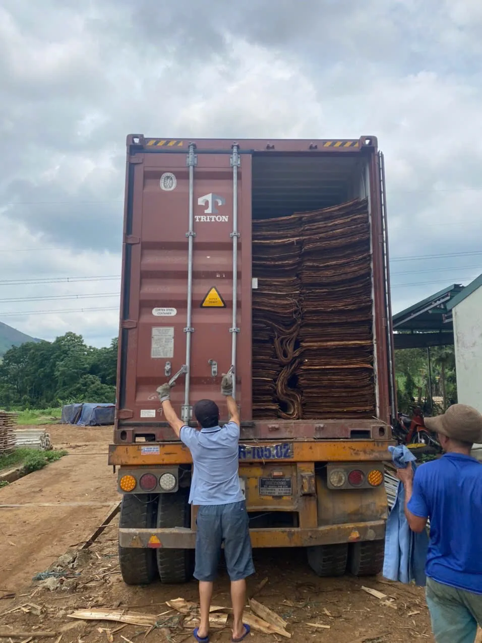 Vietnam plywood export to USA — loading 40HC container at HCPLY factory in Phu Tho province