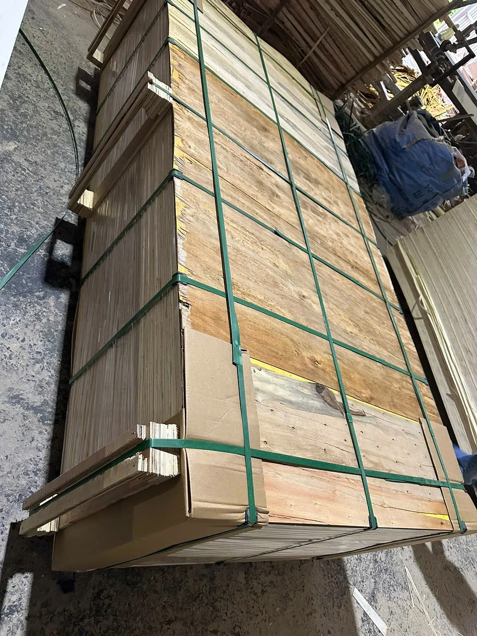 plywood pallet strapping before 40hc container loading vietnam hcply factory