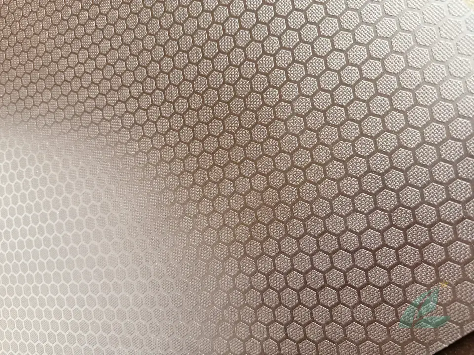 Anti-slip plywood Vietnam non-skid surface truck flooring application HCPLY