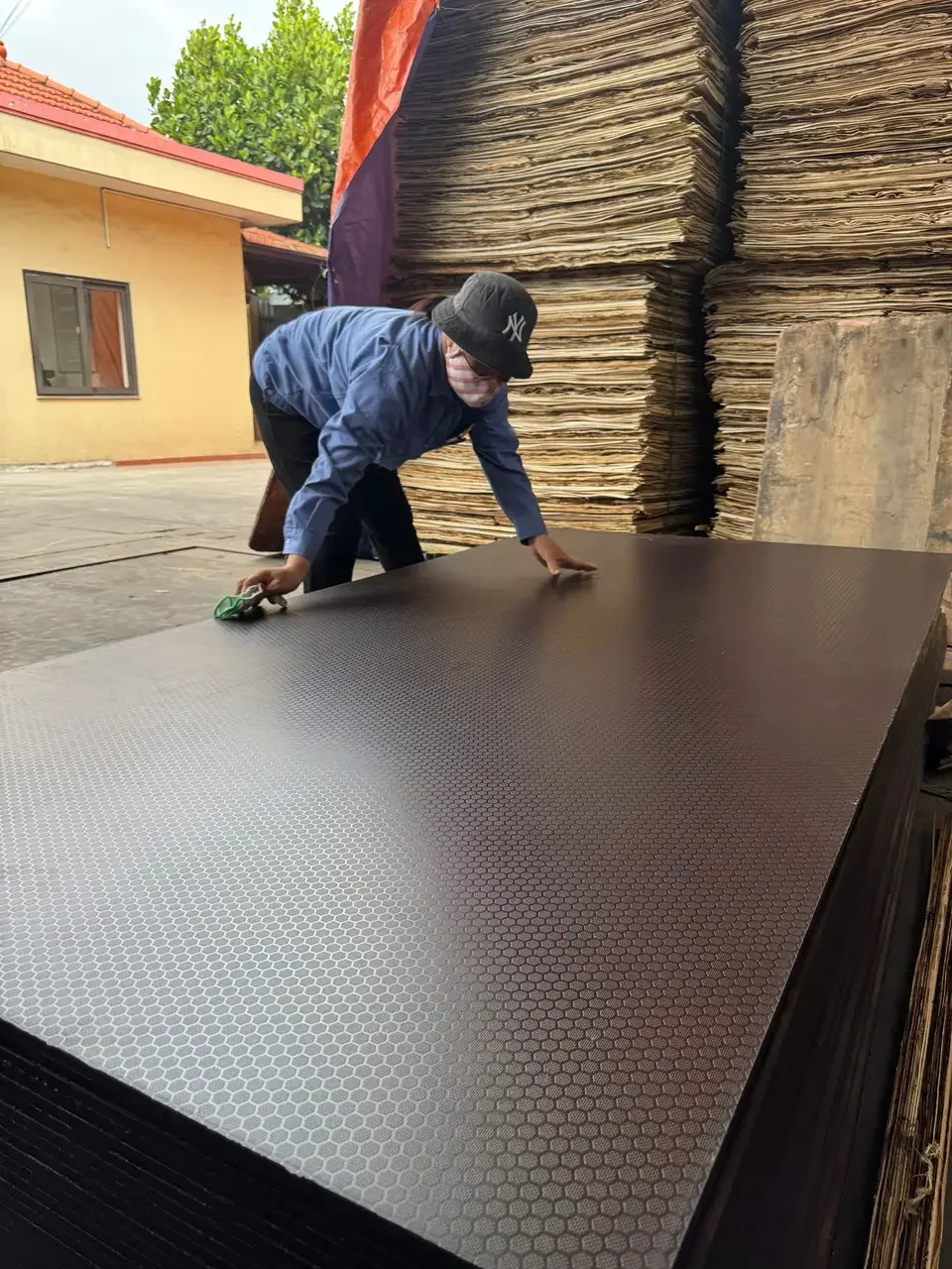 Anti-slip plywood Vietnam surface overview manufacturing HCPLY