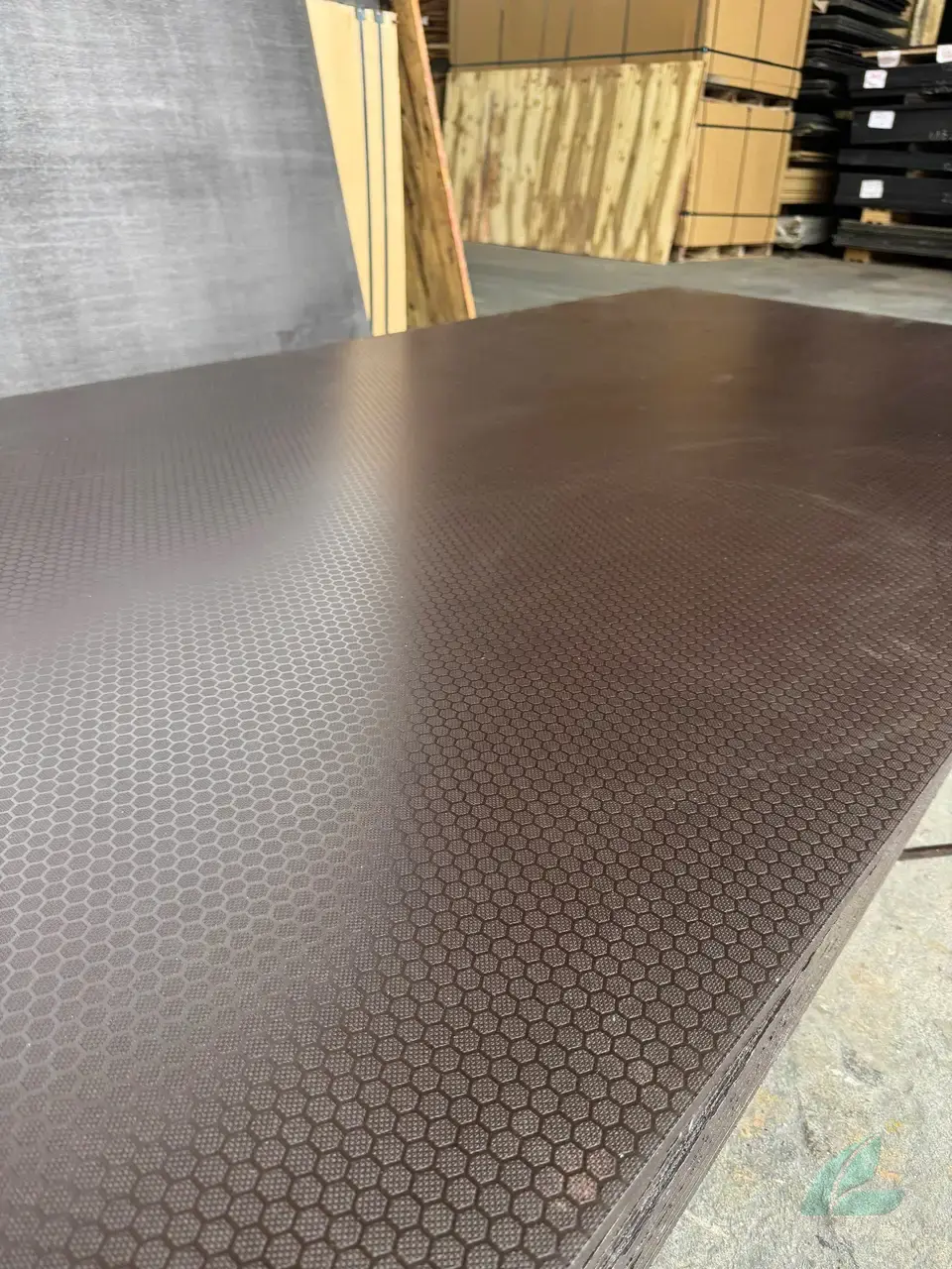 Anti-slip plywood Vietnam quality inspection surface grip HCPLY