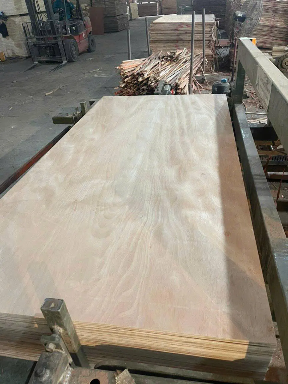Okoume plywood Vietnam export lightweight panel hcply 060