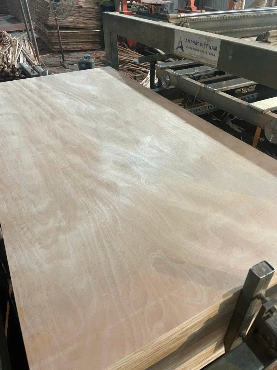 Okoume plywood Vietnam export lightweight panel hcply 062