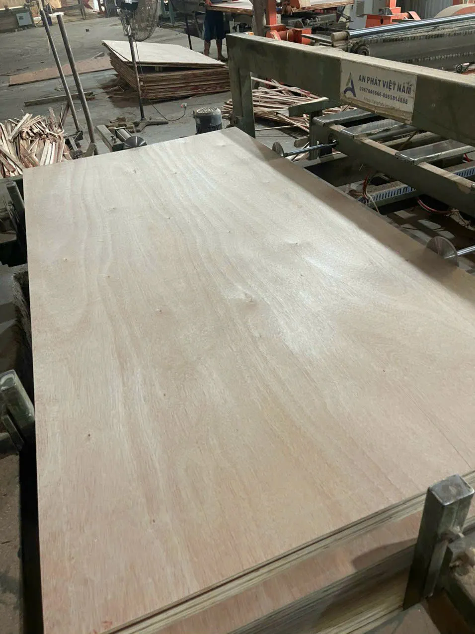 Okoume plywood Vietnam export lightweight panel hcply 064