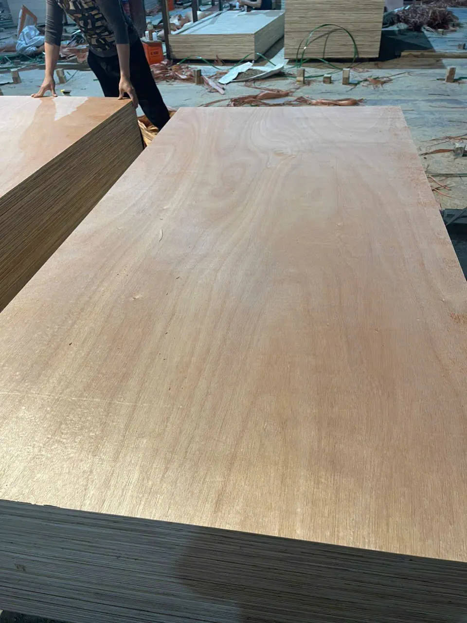 Okoume plywood Vietnam A grade face veneer export furniture sanded smooth HCPLY