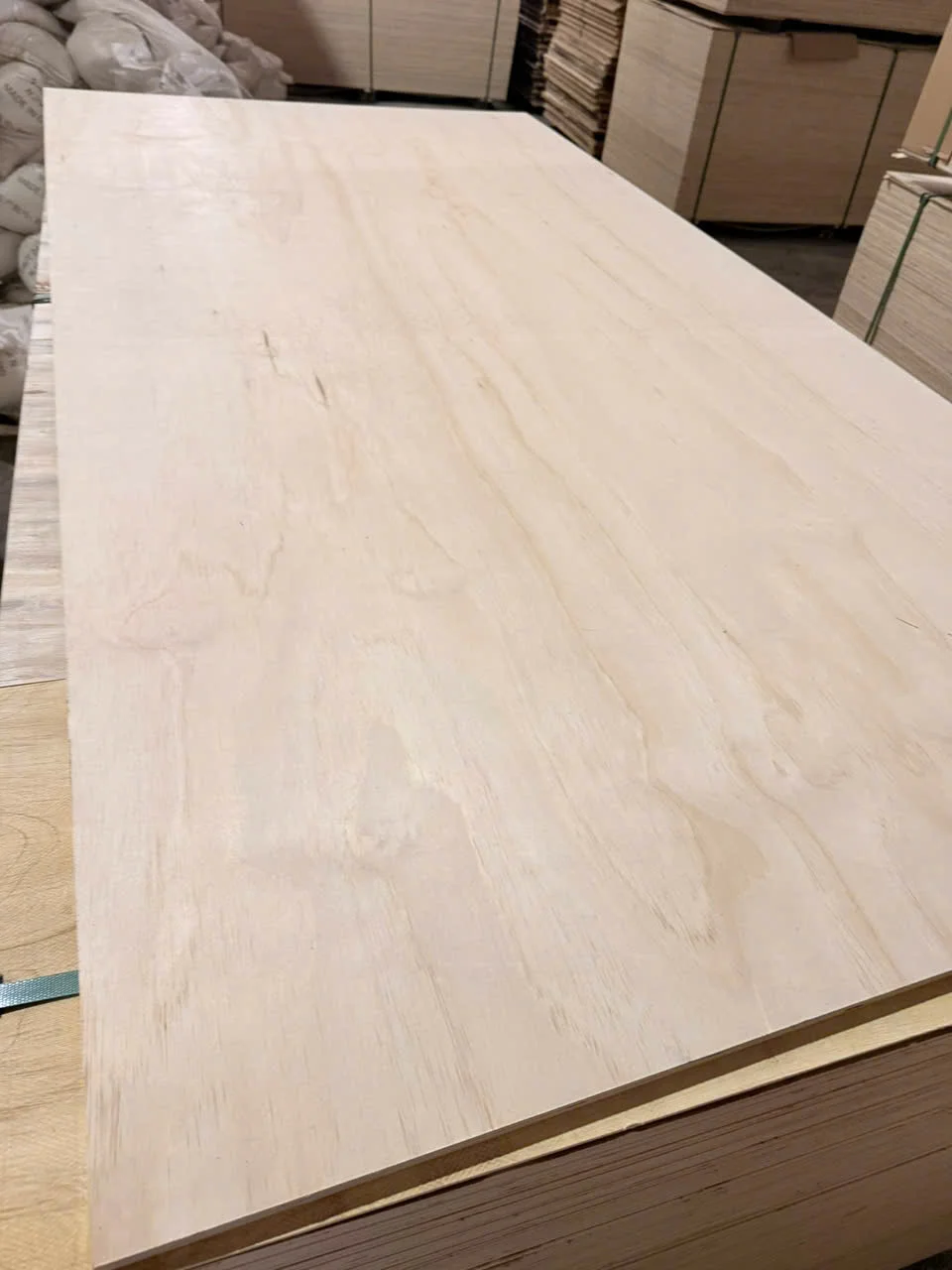 Pine plywood Vietnam softwood core export hcply 030