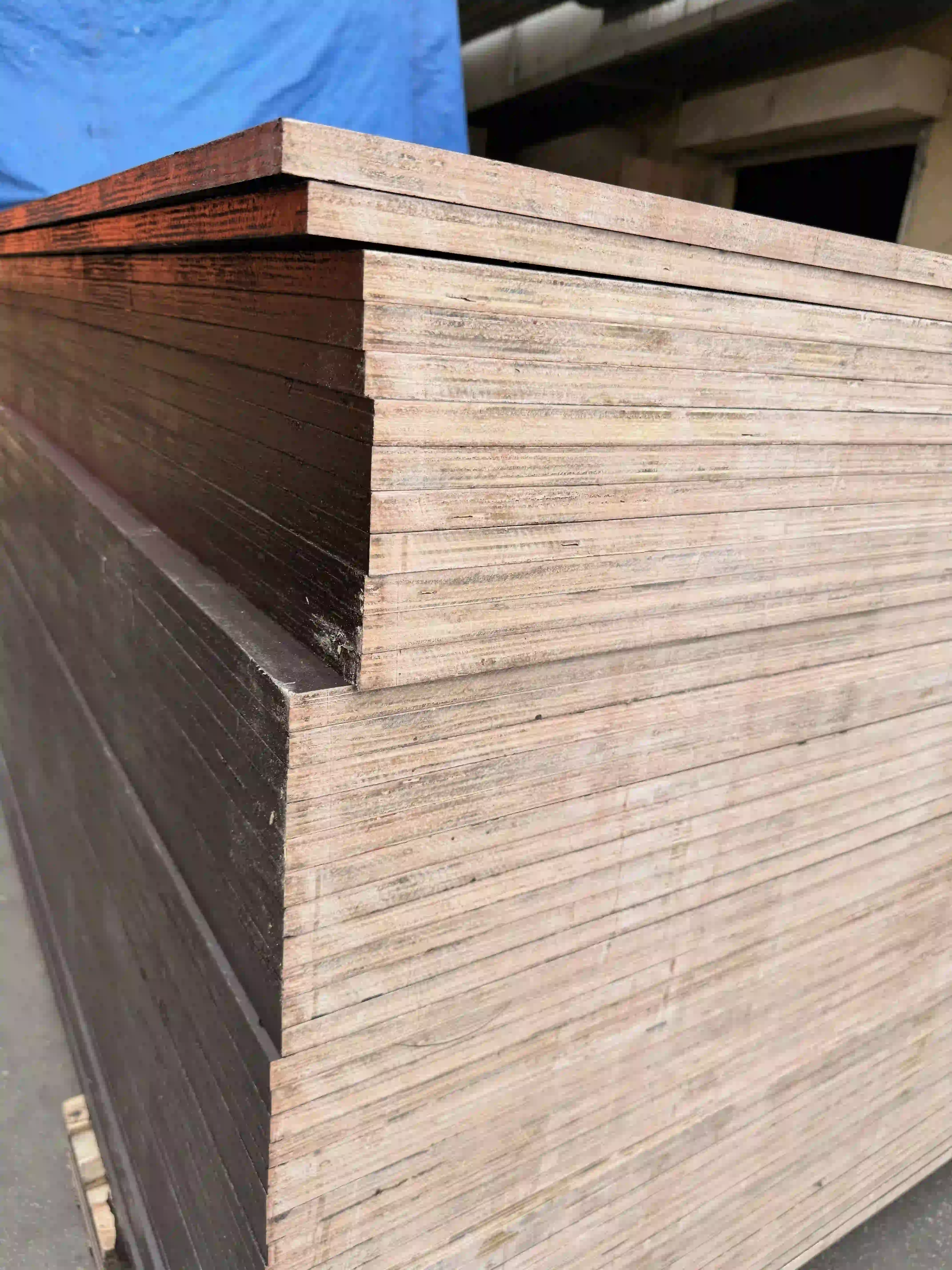 Formwork plywood edge integrity check — film-face adhesion inspection HCPLY