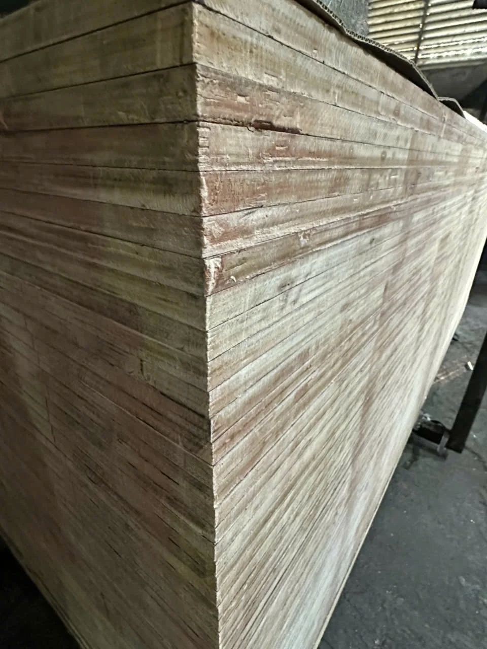 QC edge inspection furniture-grade plywood — Vietnam factory quality control HCPLY