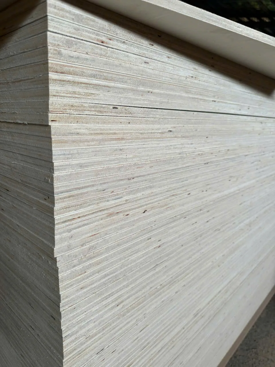 Furniture grade plywood edge bonding inspection — layer alignment QC Vietnam HCPLY