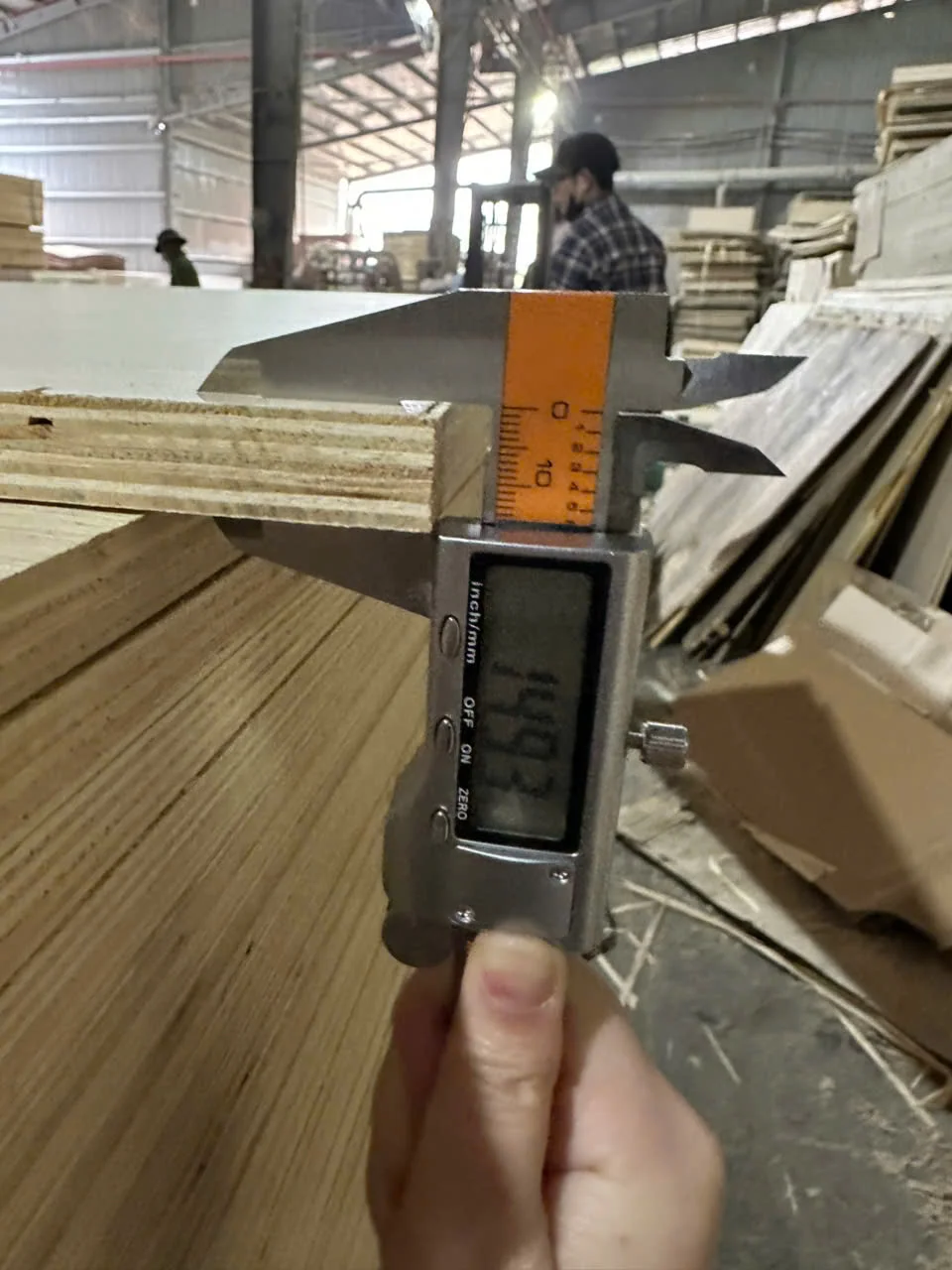 Plywood thickness tolerance verification ±0.2mm — HCPLY Vietnam factory QC