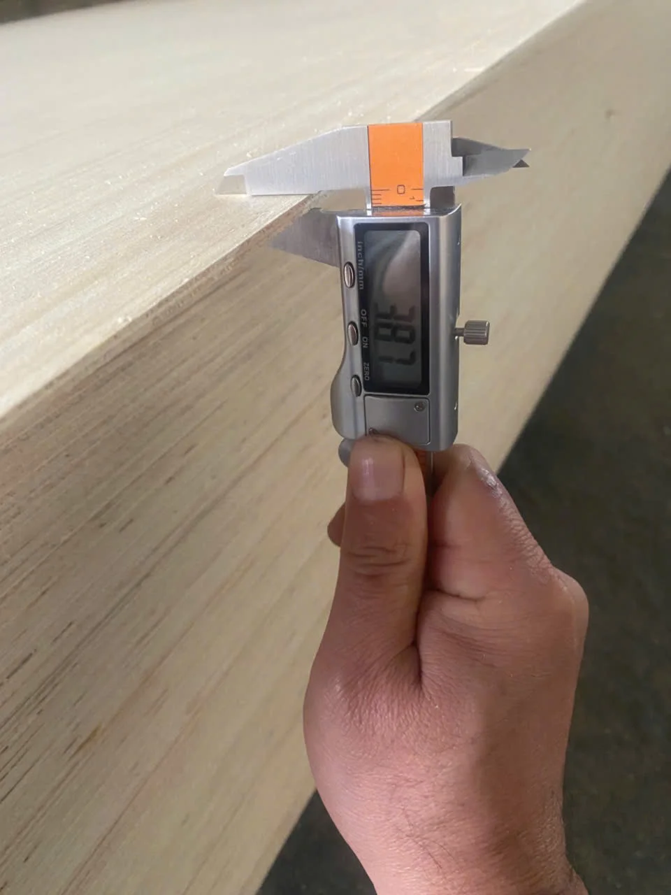 Sanded furniture plywood caliper check — Vietnam export quality HCPLY