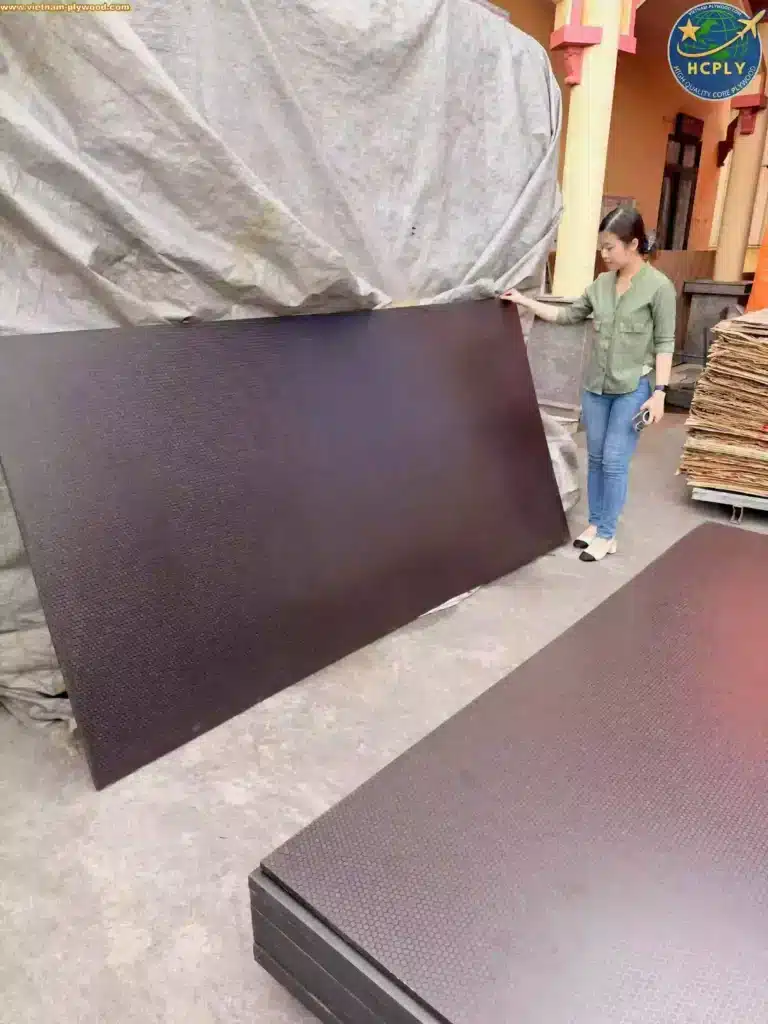 film faced plywood black brown export vietnam factory hcply