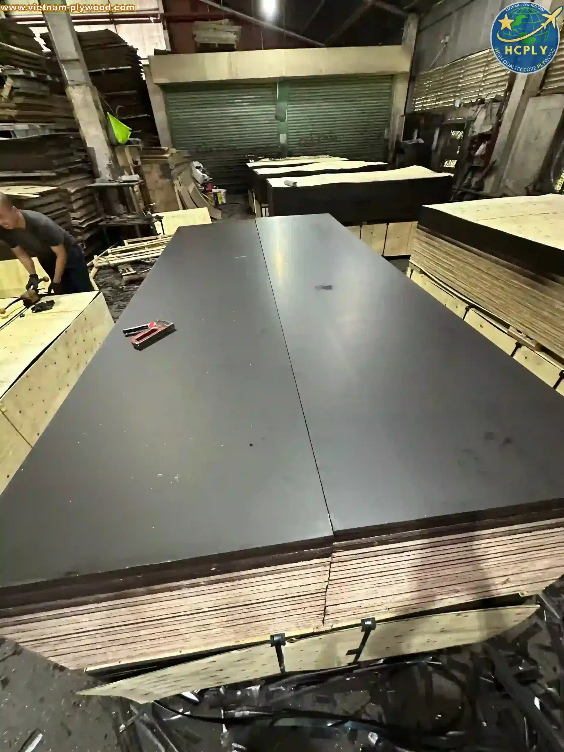 film faced plywood black brown export vietnam factory hcply